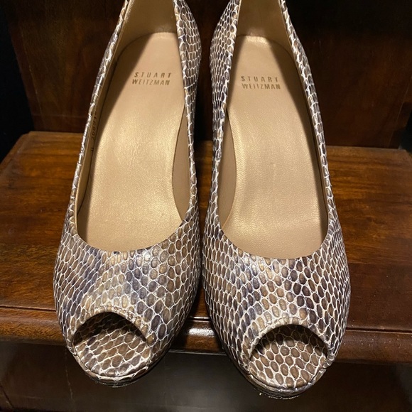 🔥Stuart Weitzman Python Peep-toe Pumps🔥 - Picture 2 of 8